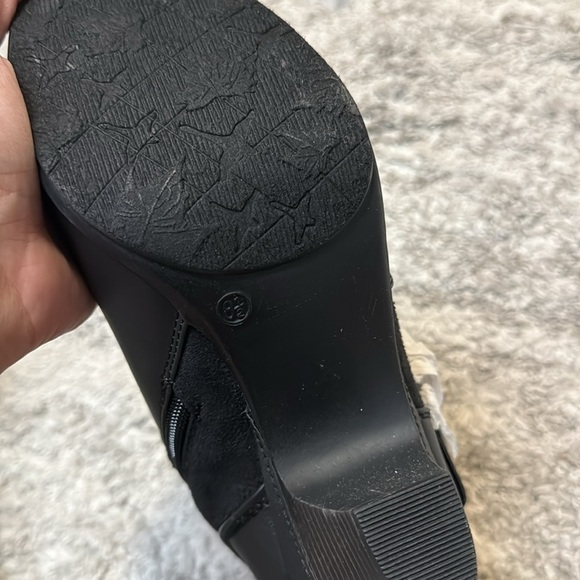 Bumper boot heels | SIZE 8.5 - Picture 3 of 4